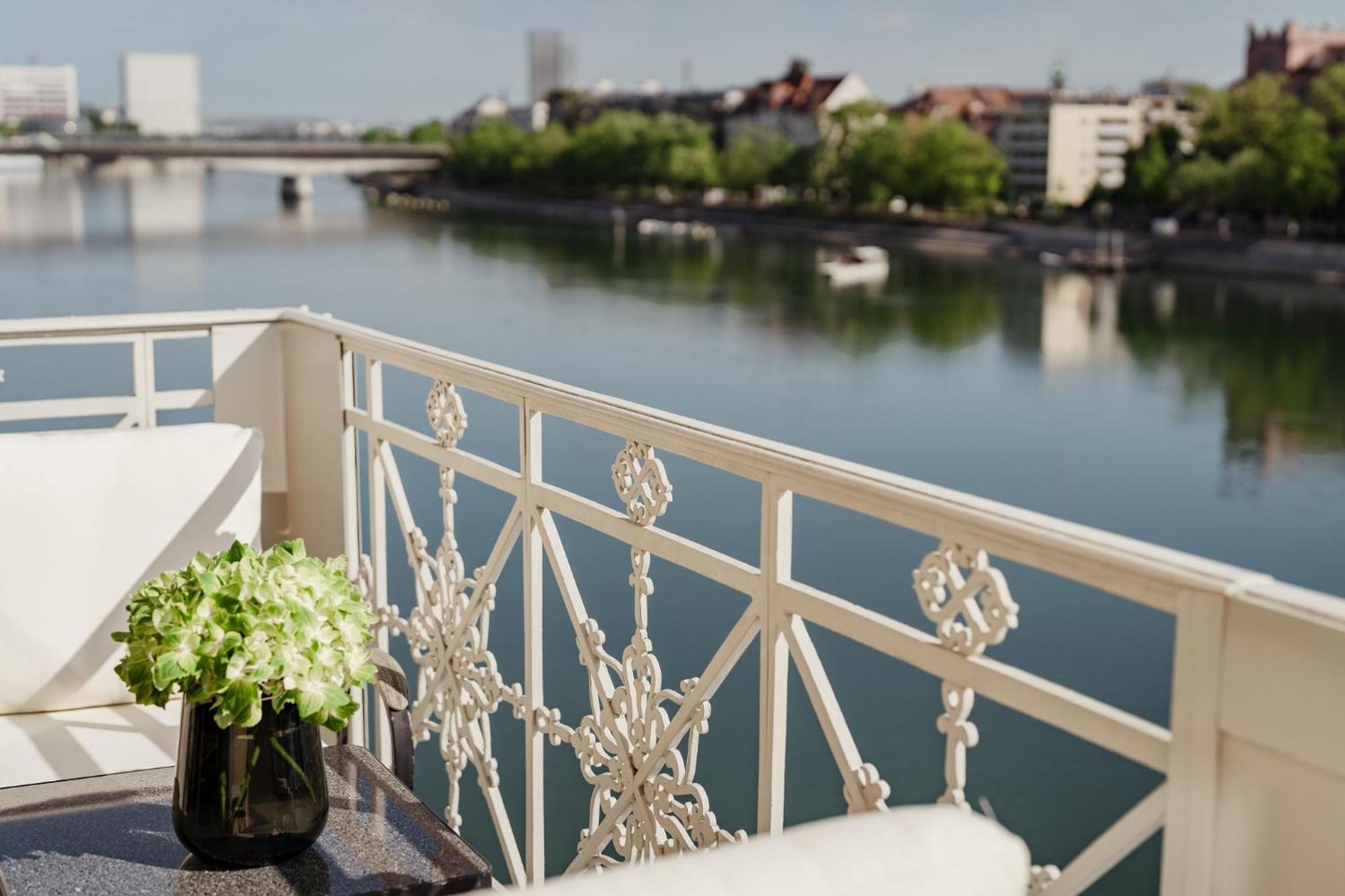 Junior Suite mit Balkon und Flussblick