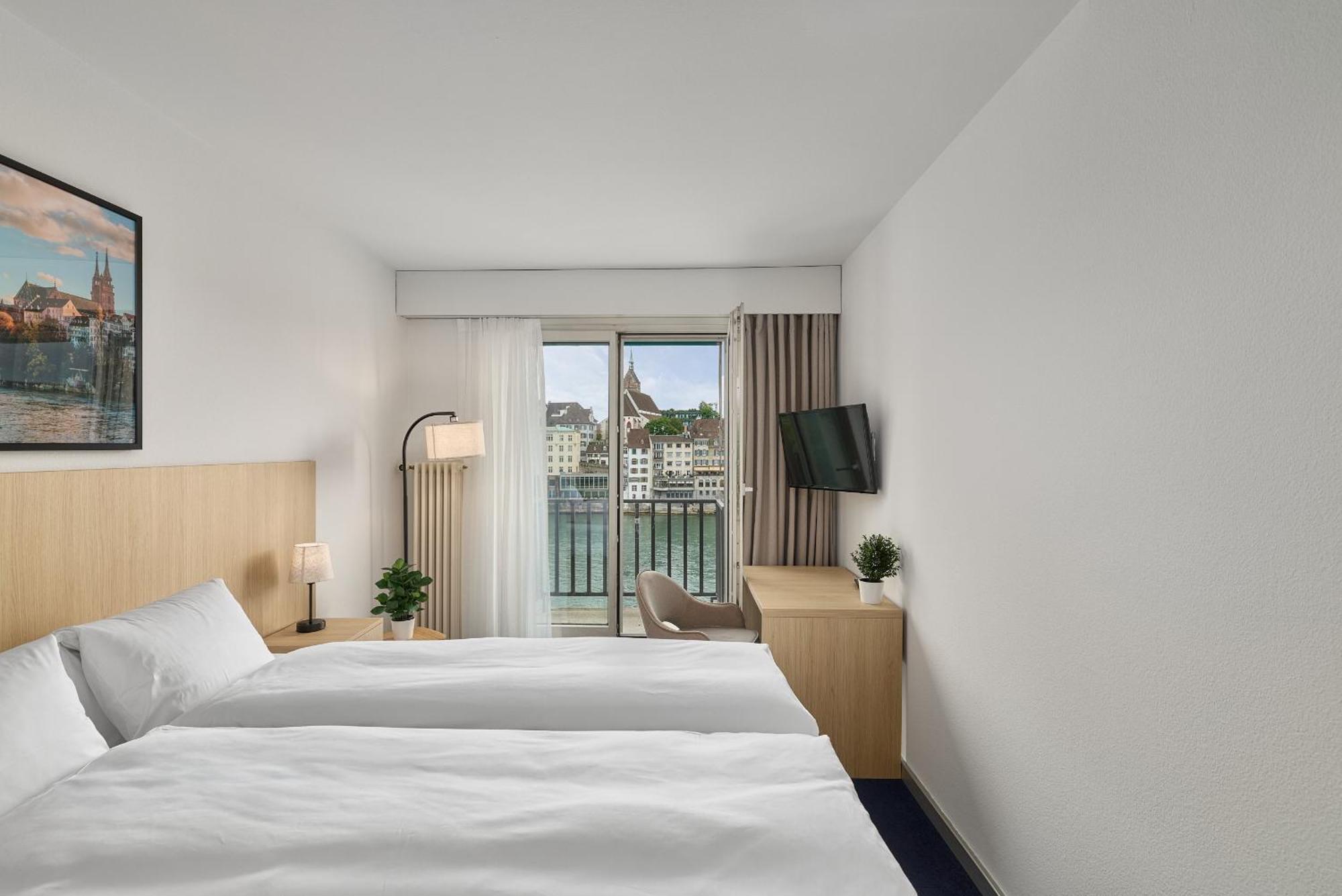 River Double Room Balcony
